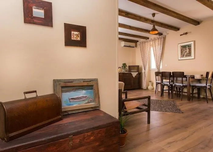 Hladilo Nostalgia - Comfort Two-bedroom With Terrace And Partial Sea View דוברובניק