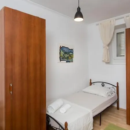 Hladilo Nostalgia - Comfort Two-bedroom With Terrace And Partial Sea View * Дубровник